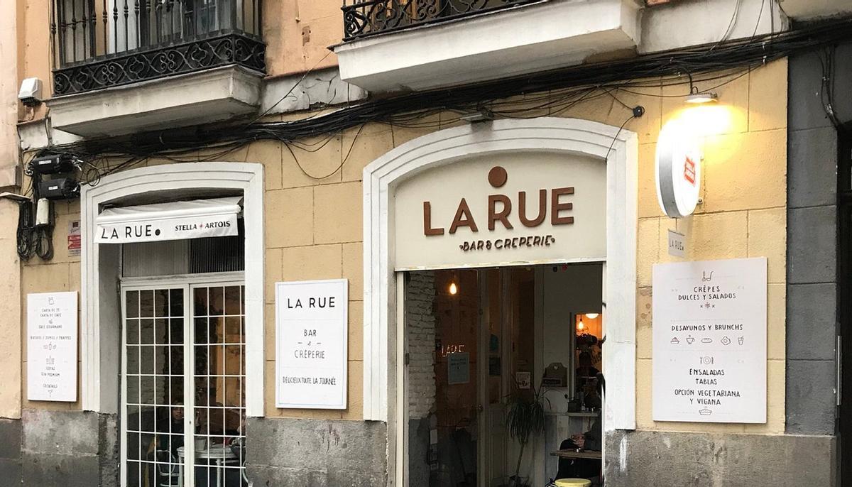 La Rue, crepería cafetería de Paco León