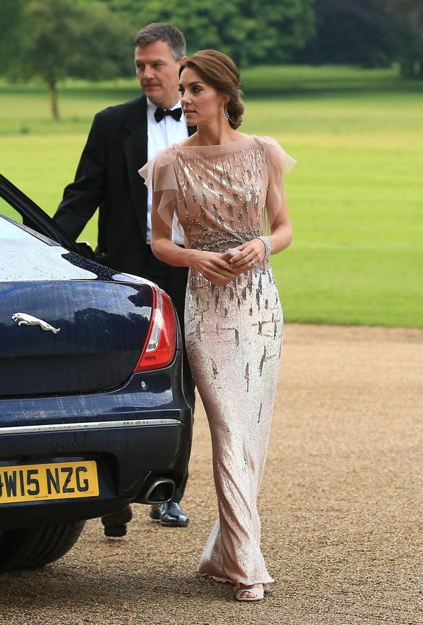 Kate Middleton: vestido largo con pedrería