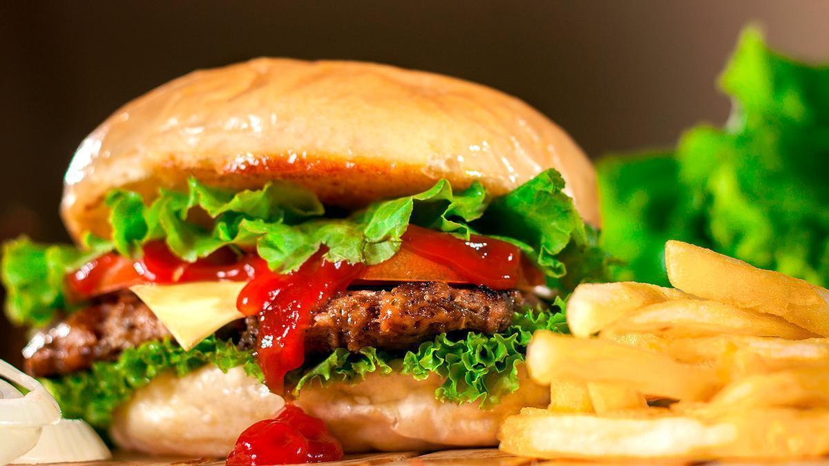 El truco para preparar la hamburguesa casera que sabe como la del McDonald's (y es más sana)