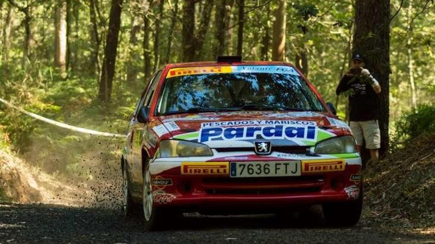 El Peugeot de Méndez y Enríquez en una carrera anterior.