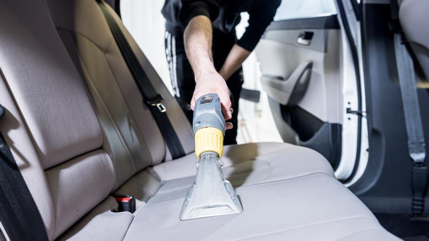 ▷ Cómo limpiar el coche por dentro en 4 sencillos pasos