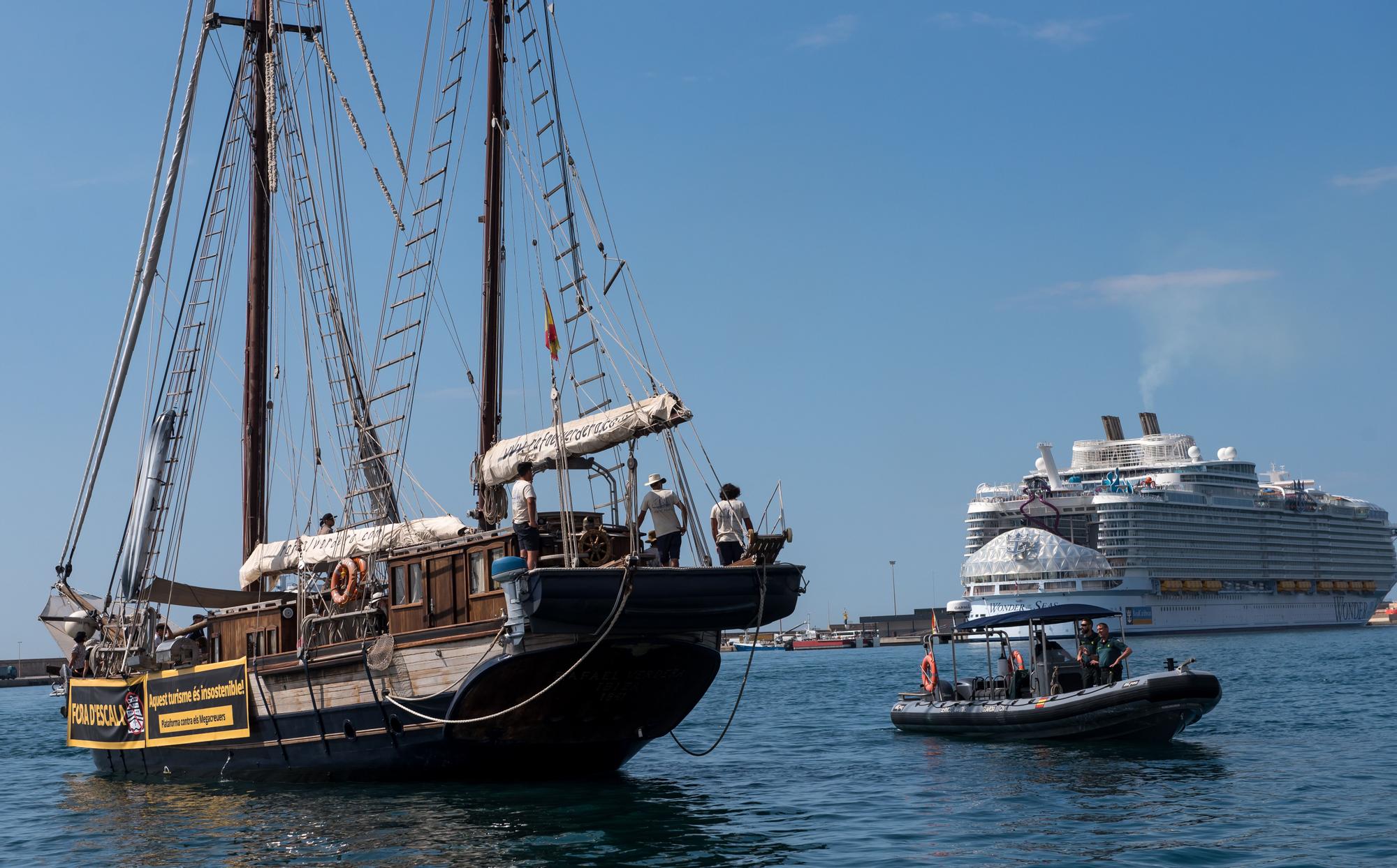 Protestas por la llegada a Mallorca del 'Wonder of the Seas', el crucero más grande del mundo