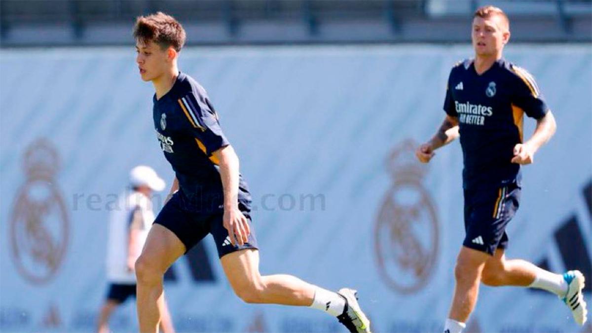 Arda Güler y Toni Kroos, entrenando con el Madrid