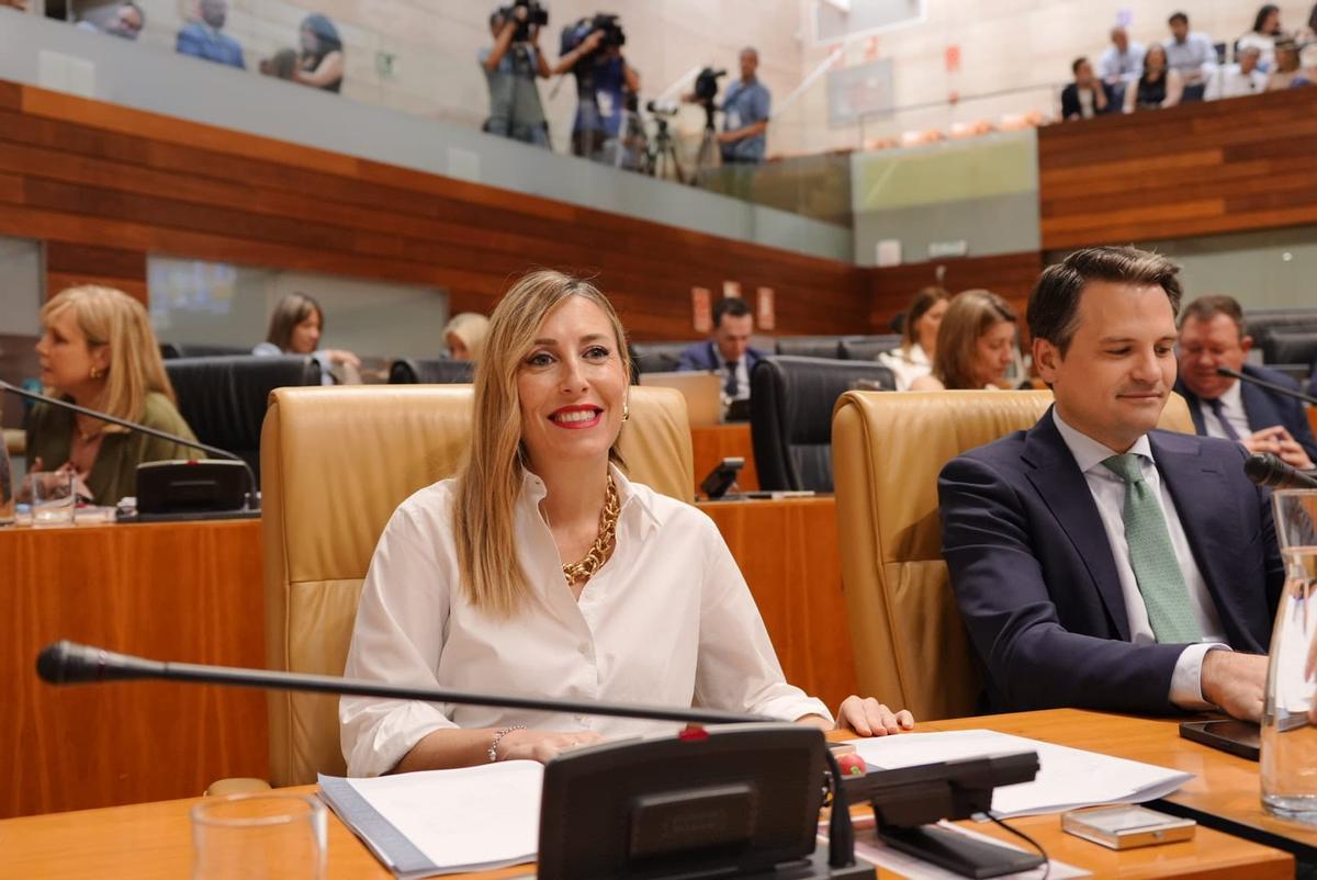 Las imágenes del pleno de la Asamblea de Extremadura en el que Gallardo ha tomado posesión como diputado