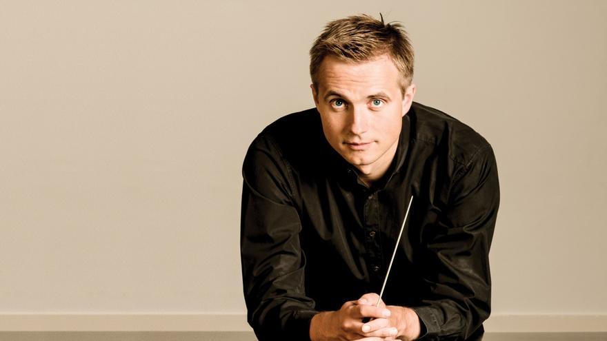 Vasily Petrenko al frente de la Royal Philharmonic Orchestra, en el ADDA