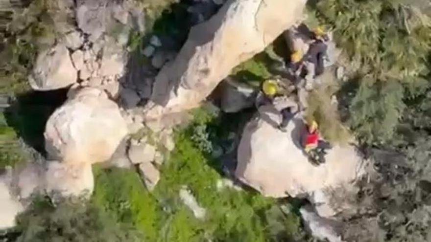 Rescatada una escaladora austriaca tras caer cinco metros en el Peñón d’Ifach