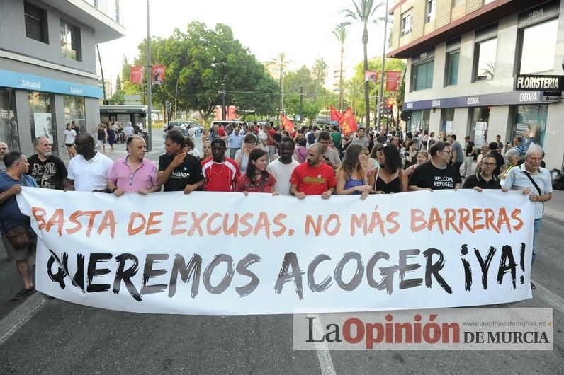 Más de cien voces piden en Murcia "acoger refugiados ya"