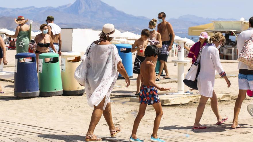 El turismo nacional salva el verano en Alicante con una ocupación del 50%