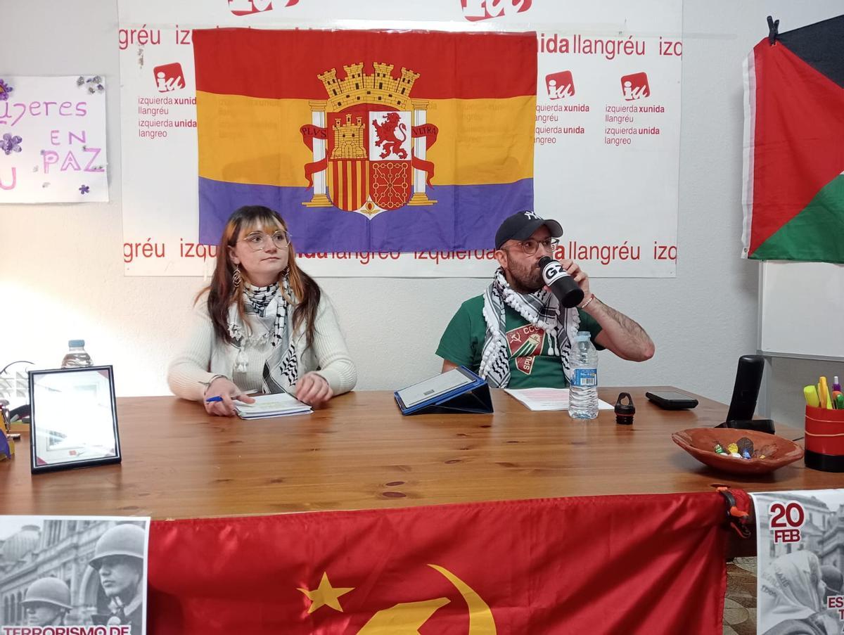 Dora Rodríguez con el profesor Lisandro Castañón.