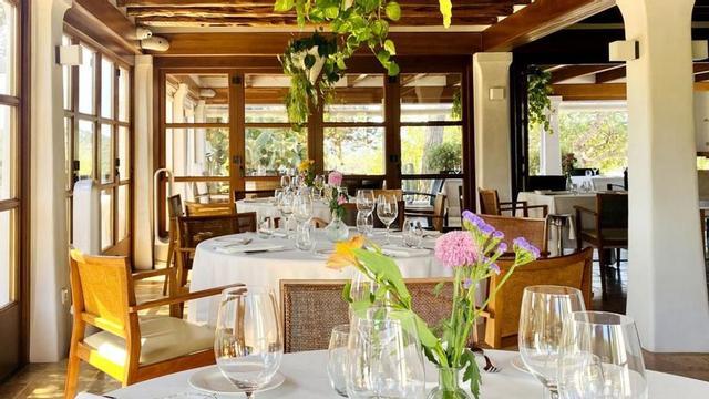 Un salón interior perfecto para reunirse en cualquier ocasión. | FOTOS: CAN CURREU