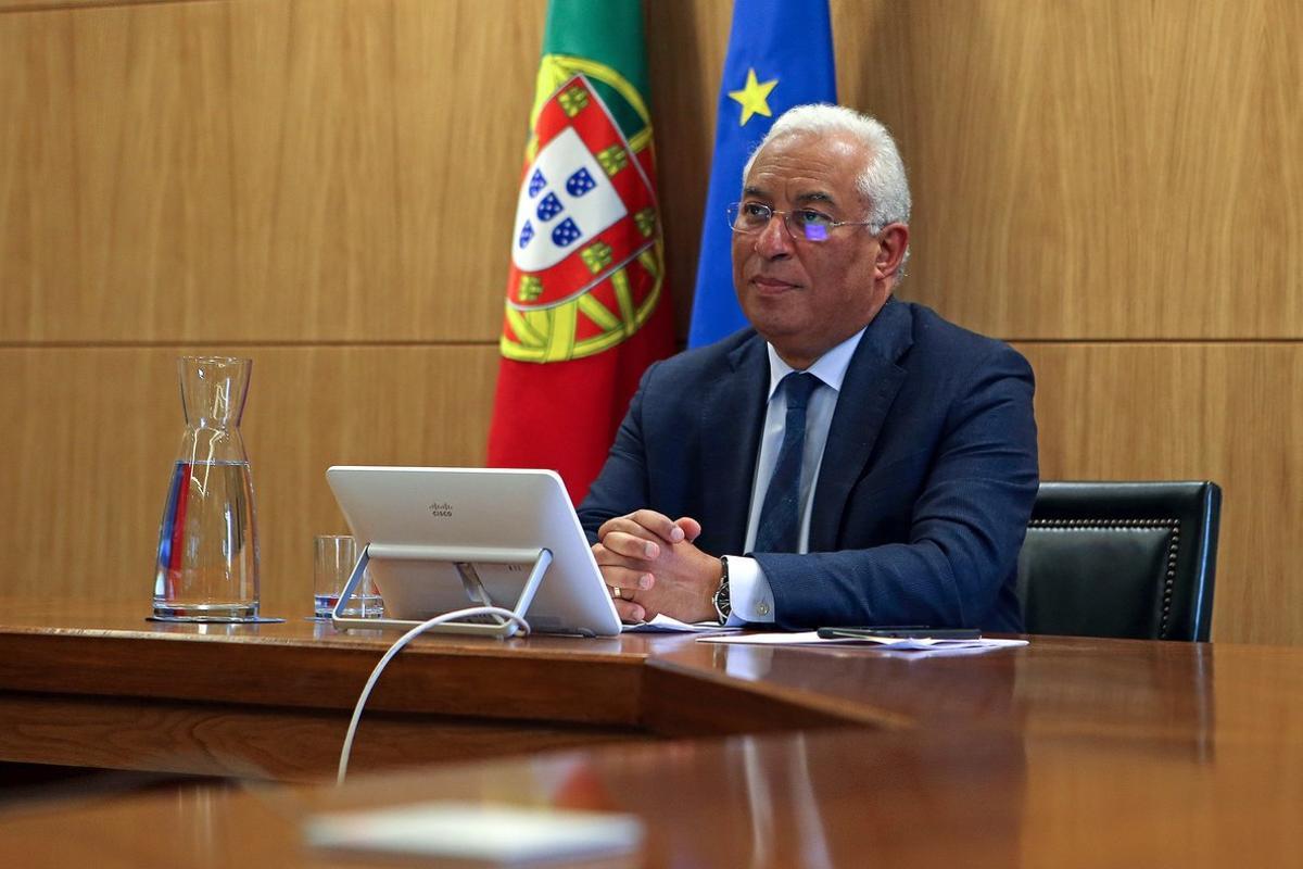 Lisboa (Portugal), 26/03/2020.- Portuguese Prime Minister Antonio Costa during the European Council meeting by video conference to discuss the joint response to the Covid-19 pandemic, in Lisbon, Portugal, 26 March 2020. In Portugal, there were 60 deaths and 3,544 confirmed coronavirus infections, and there are 43 patients who have already recovered, according to the assessment made today by the Directorate General of Health (DGS). (Lanzamiento de disco, Lisboa) EFE/EPA/ANTONIO PEDRO SANTOS