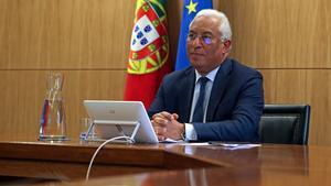 Lisboa (Portugal), 26/03/2020.- Portuguese Prime Minister Antonio Costa during the European Council meeting by video conference to discuss the joint response to the Covid-19 pandemic, in Lisbon, Portugal, 26 March 2020. In Portugal, there were 60 deaths and 3,544 confirmed coronavirus infections, and there are 43 patients who have already recovered, according to the assessment made today by the Directorate General of Health (DGS). (Lanzamiento de disco, Lisboa) EFE/EPA/ANTONIO PEDRO SANTOS