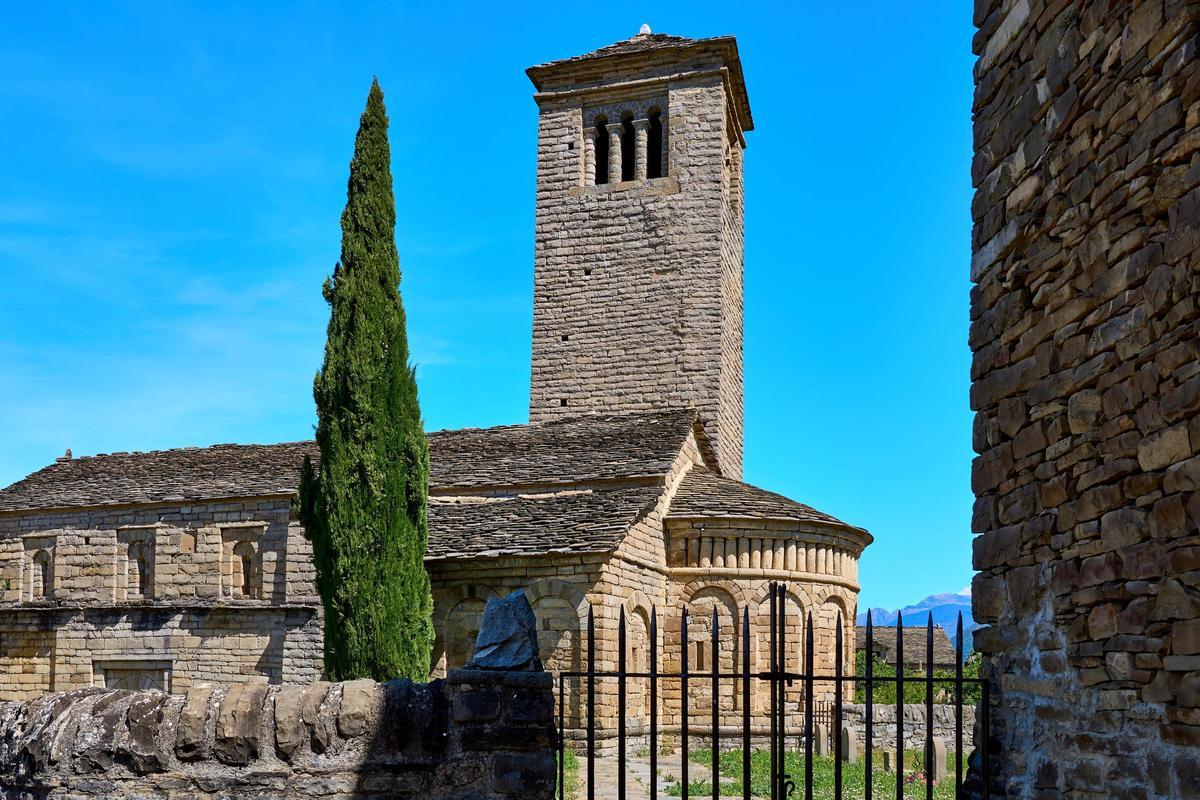 De las 15 iglesias románicas del valle, esta es la más importante.