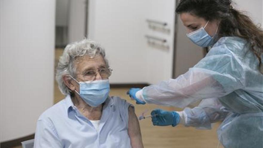 La vacuna llega a los centros de día y a mayores de 90 años en Castellón
