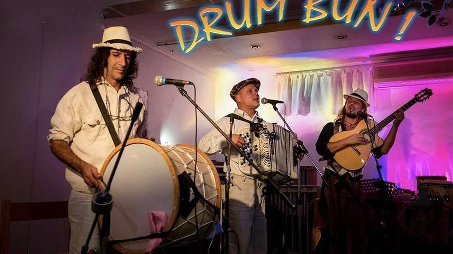 Música balcánica con Drum Bun!, en el Mercat de Sant Josep