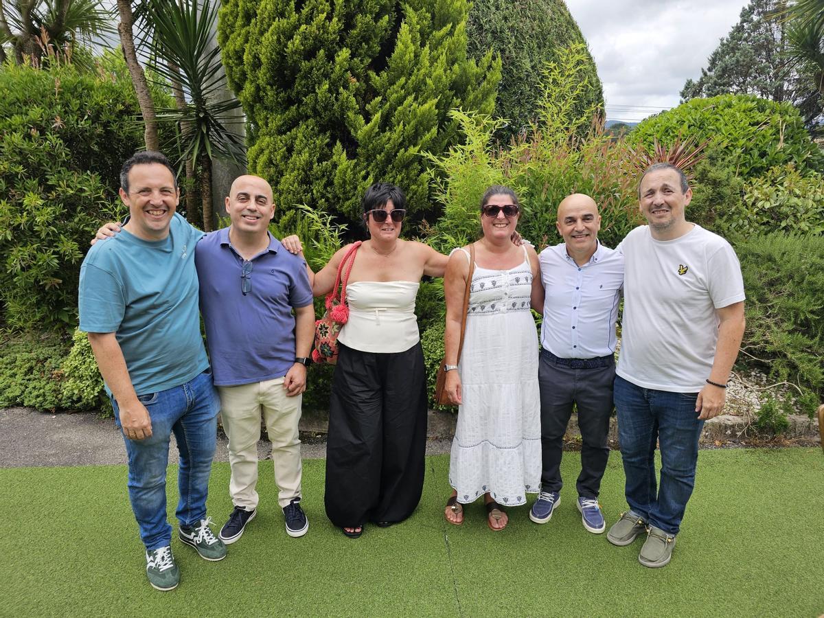 Mellizos y gemelos de la celebración: Jesús Rubio, Marco Corripio, Silvia y Rocío Pezón, Sergio Corripio y Pedro Rubio.