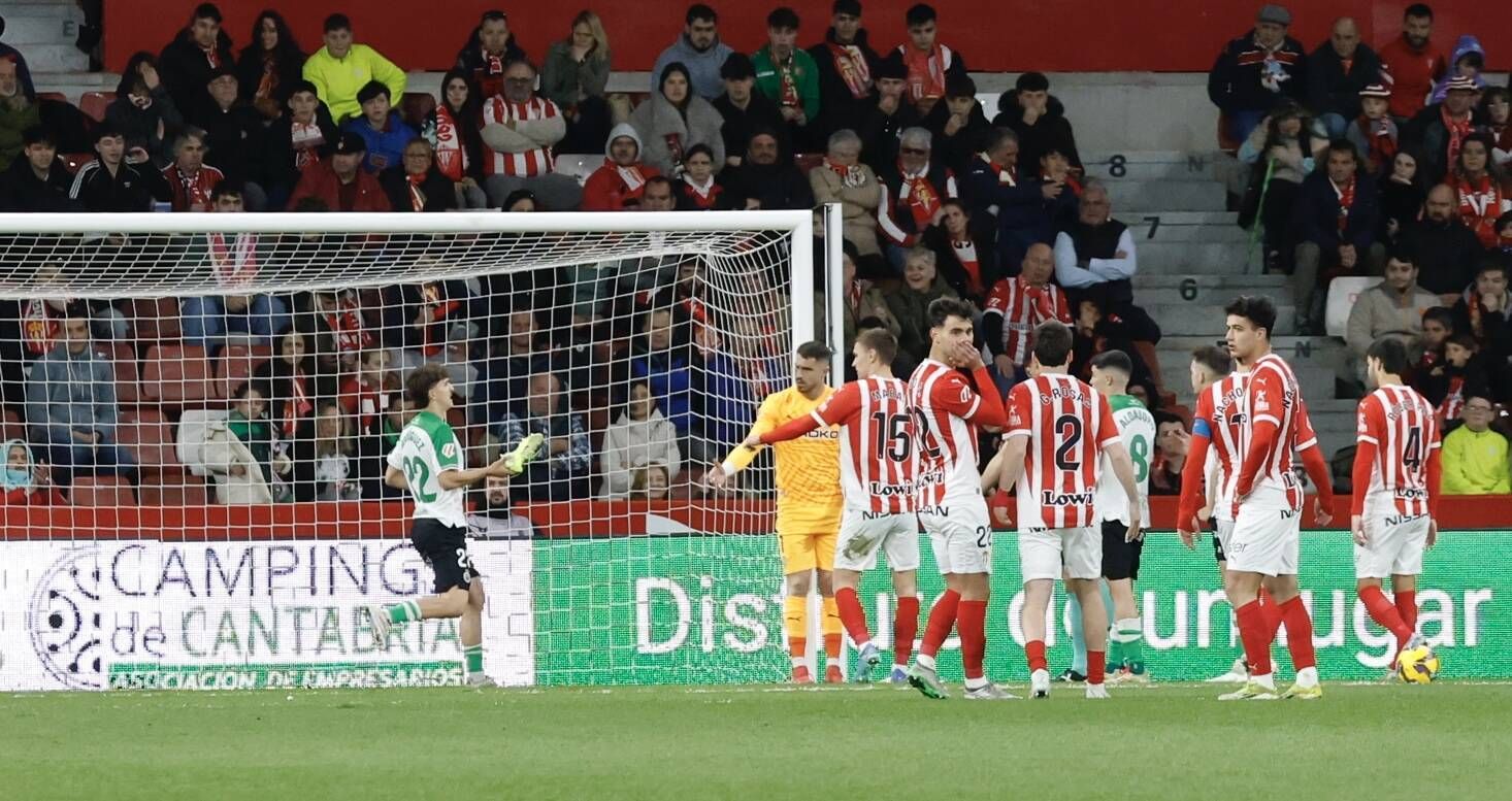 EN IMÁGENES: Ambientazo en el Sporting-Racing de Santander disputado en El Molinón