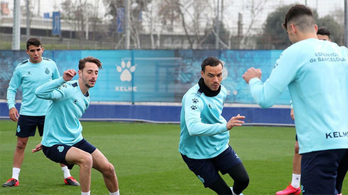 El Espanyol prepara su cita liguera ante el Sevilla y sin Raúl de Tomás