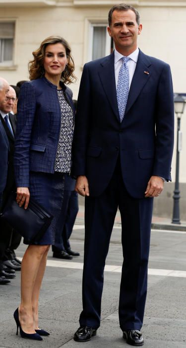 Spain's Queen Letizia and King Felipe pose ...