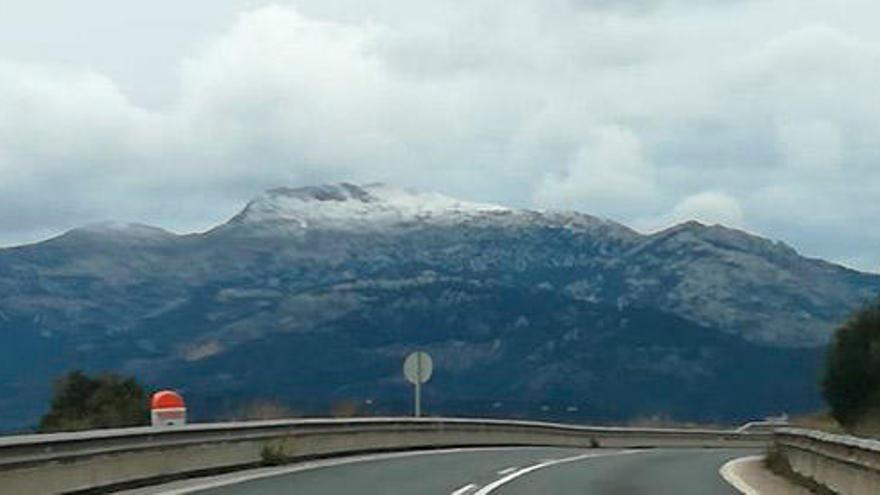 La Serra de Tramuntana se despertó ayer nevada