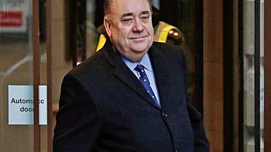 Alex Salmond, sortint de declarar.