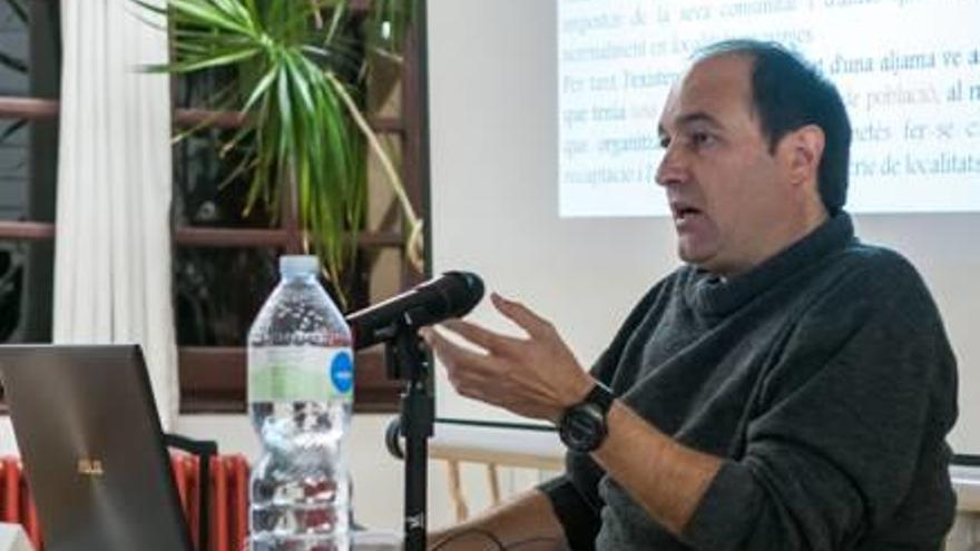 Oriol Mercadal en una conferència a Puigcerdà
