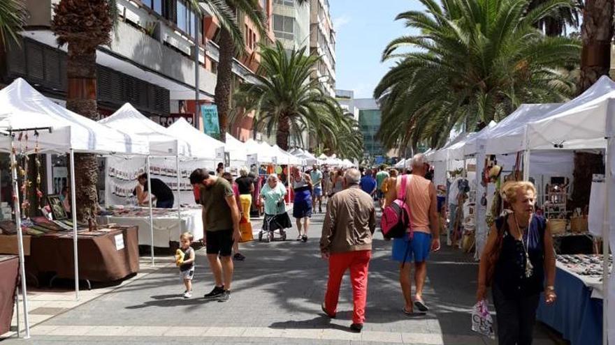 Vista del mercadillo en Luis Morote.