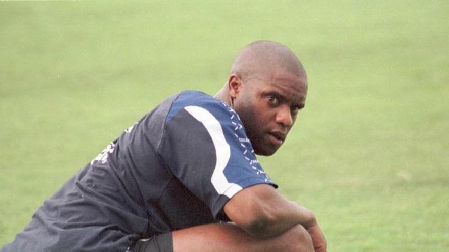 Atkinson, en un entrenamiento con el Hércules en 1998.