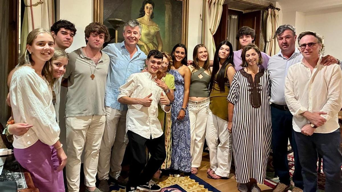 Organizadores y asistentes al evento, ayer, en el pazo de Santa Teresa.
