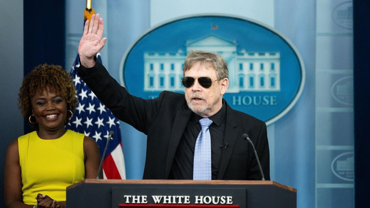 El actor estadounidense Mark Hamill participa en la rueda de prensa en la Casa Blanca, en Washington.
