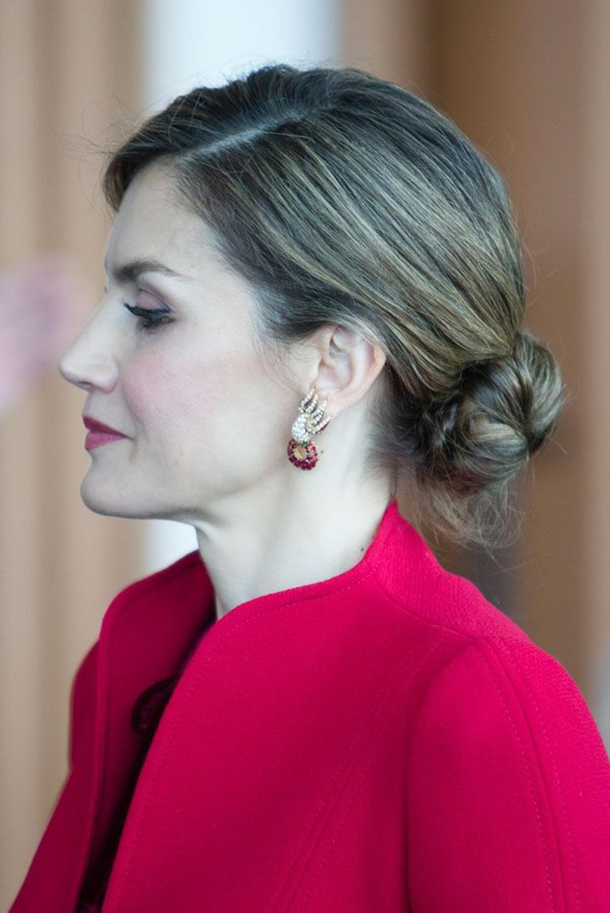 Letizia Ortiz escoge el color rojo en Japón