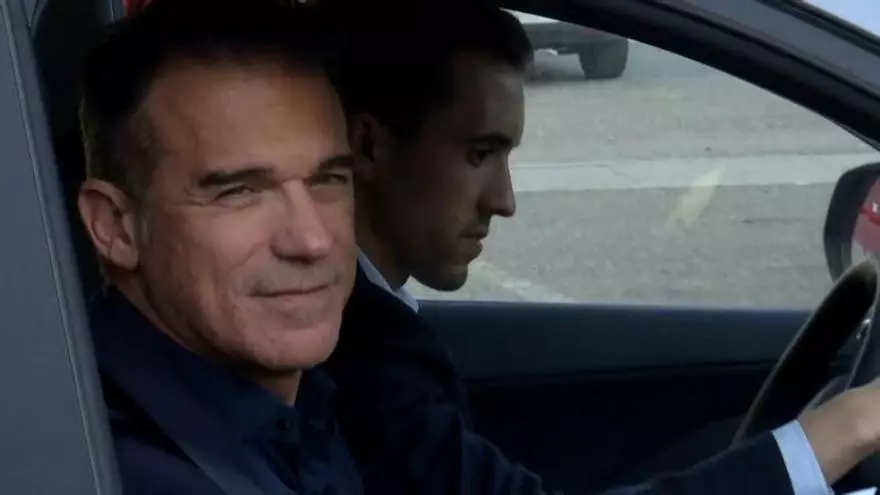 El Sevilla FC firma hasta junio de 2027 a Luis García Plaza como sucesor de Matías Almeyda