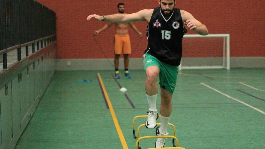 Javier Cardito se ejercita en el Manuel Camba.