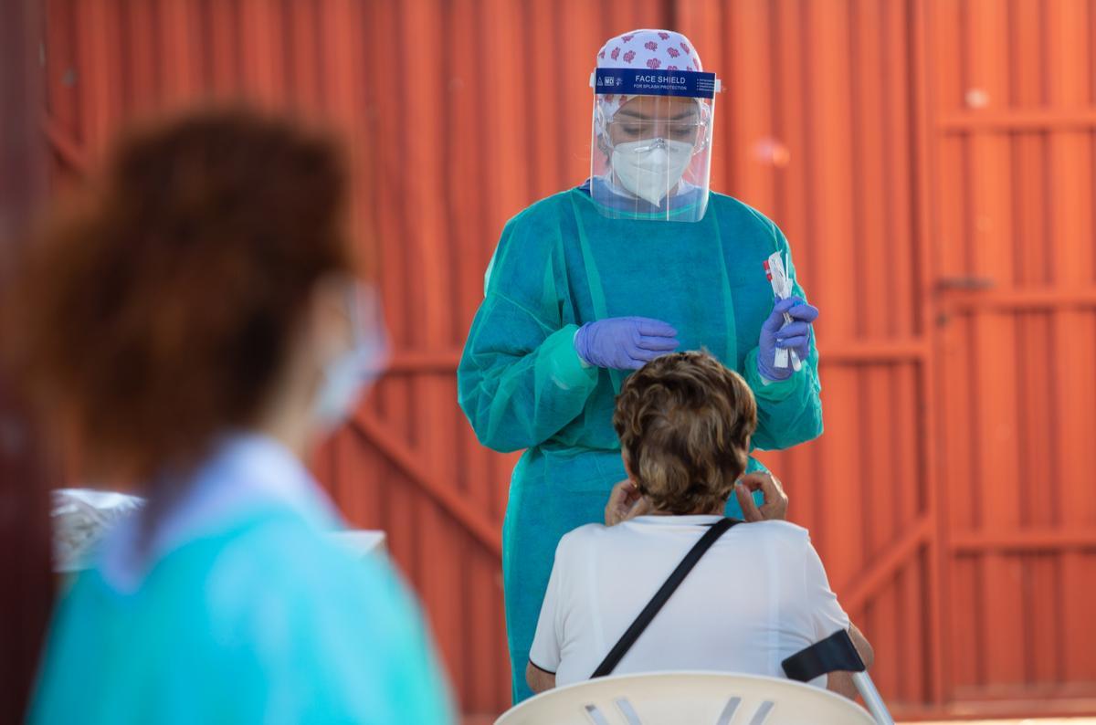 Los análisis en las aguas residuales permiten detectar la presencia del virus antes que con otras pruebas, como la PCR.