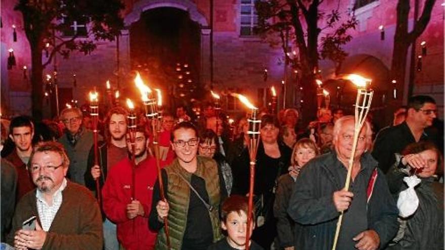 Llum i foc en homenatge al Santa Caterina