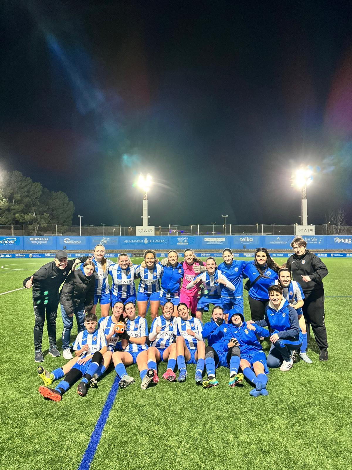 Las jugadoras gandienses no se cansan de celebrar éxitos