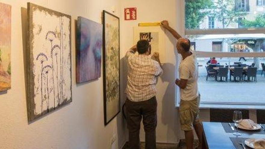 Artistas e integrantes de la asociación Asperger Ibiza y Formentera montaron la exposición.