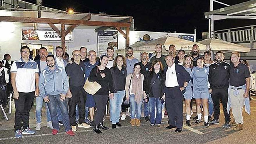 El Baleares inauguró la Peña ATB 1942 con la presencia de Mandiola y los capitanes del equipo.