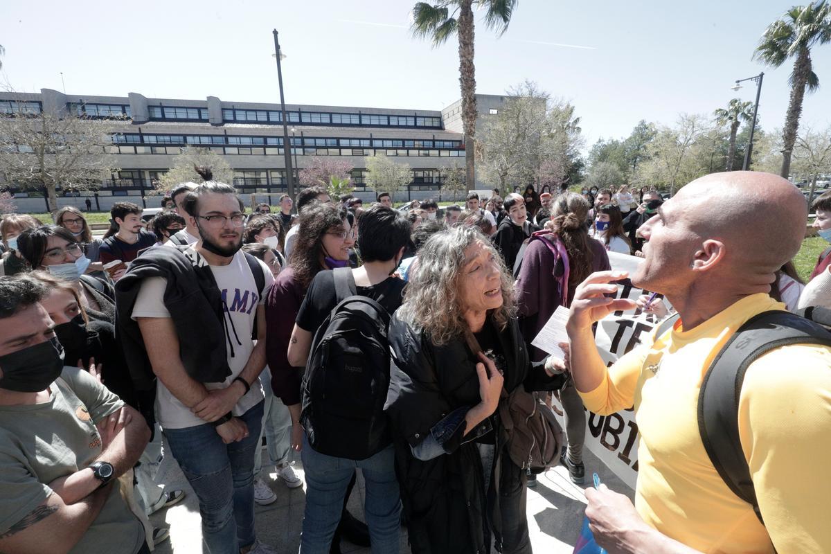 La UIB suspende por las protestas una conferencia sobre transexualidad La UIB suspende por las protestas una conferencia sobre transexualidad