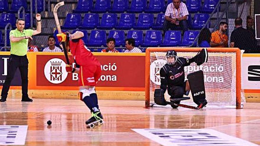 Momento en el que María Sanjurjo va a lanzar la falta directa que marcó la final del Mundial.