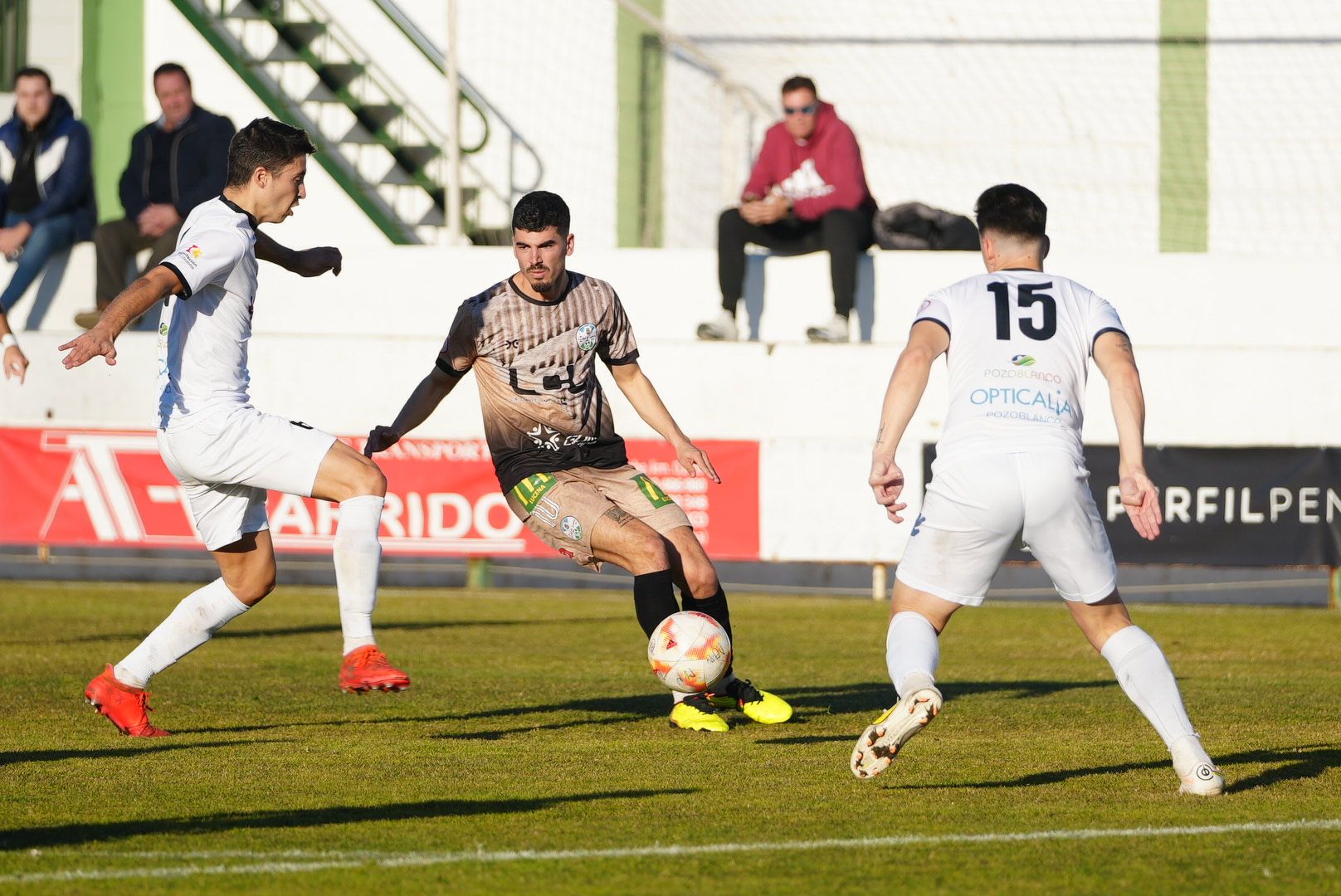 Las imágenes del derbi entre el Pozoblanco y el Ciudad de Lucena