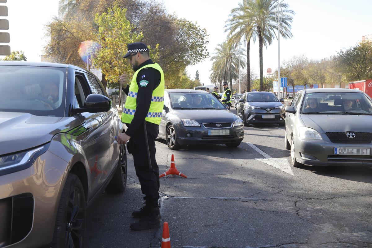 Control de tráfico de la Policía Local de Córdoba.