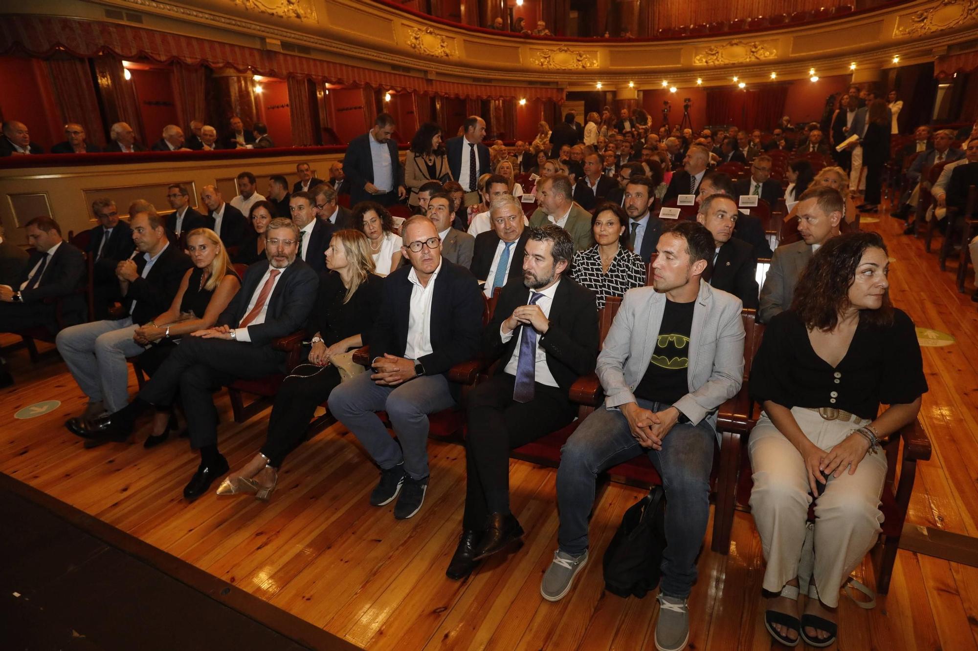 Entrega del premio "Familia Empresaria" a la familia Cosmen Menéndez-Castañedo