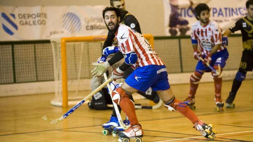 Pablo Togores mira hacia atrás en el partido contra el Matera