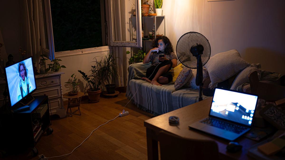 Subida histórica del precio de la luz. Interior de un piso del Eixample