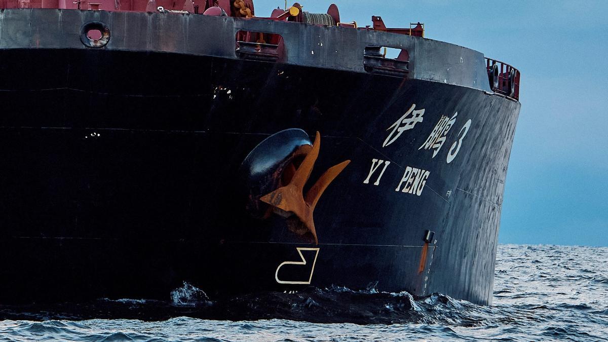 Imagen de una de las anclas del granelero Yi Peng 3, sospechoso de haber cortado cables submarinos en el mar Báltico.