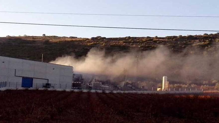 Sofocado el incendio de Bodegas López Morenas en Fuente del Maestre