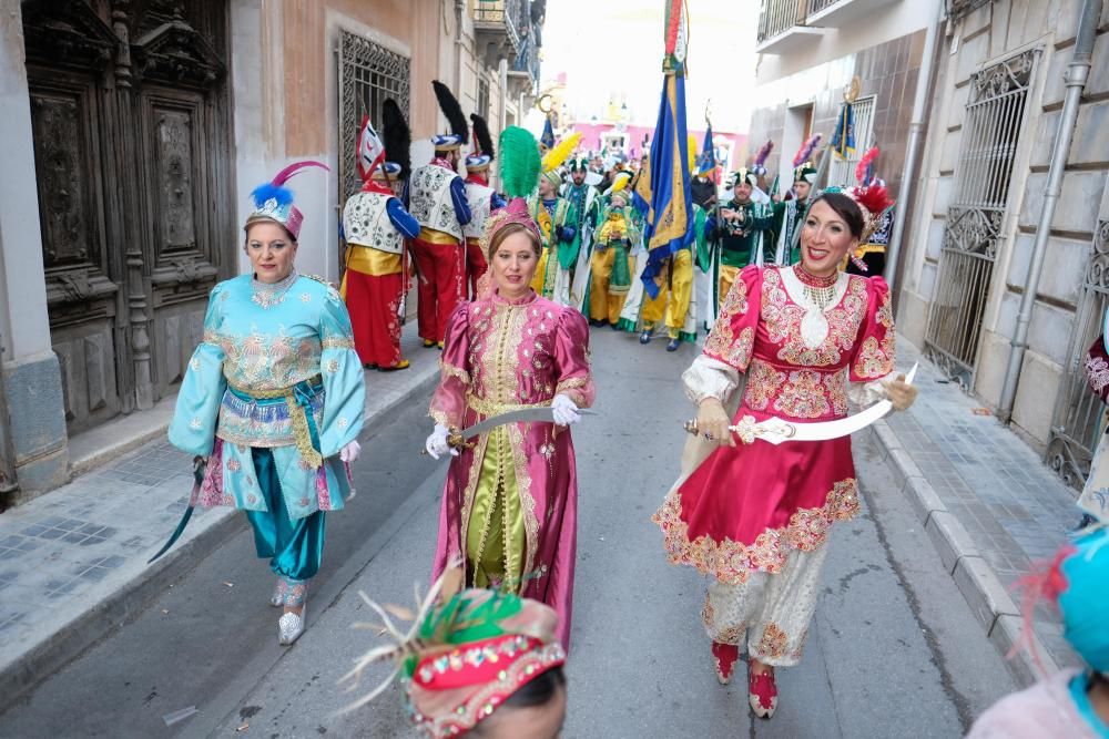 La Entrada y la Retreta abren los Moros y Cristianos de Sax