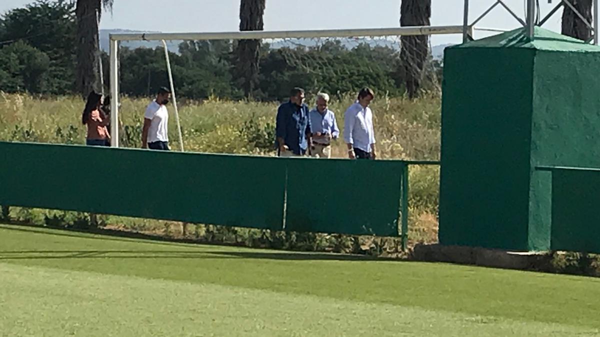 Valenzuela se marcha de la Ciudad Deportiva acompañado de González Calvo, Fernández Romero y Juanito