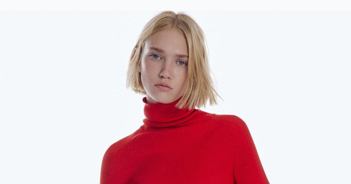 Modelo de Zara con vestido de punto 'skater'